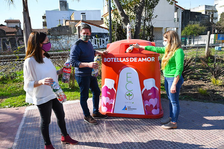 San Fernando instaló la primera campana de ´Botellas de Amor´ y ya recicló 4 mil kilos de residuos reciclables