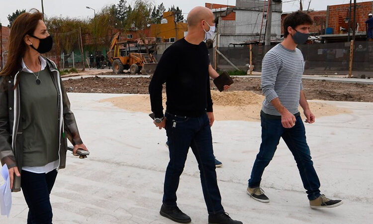 Juan Andreotti recorrió la obra de la nueva Plaza del Barrio San Martín