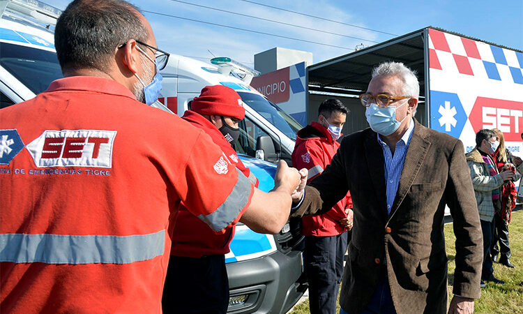 Julio Zamora presentó en Benavídez nuevos móviles y una base operativa del Sistema de Emergencias Tigre