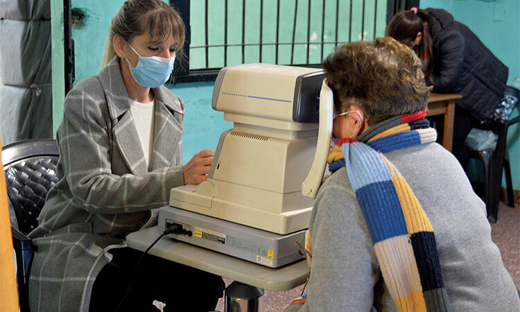 El Municipio de Tigre retoma los controles oftalmológicos para adultos mayores