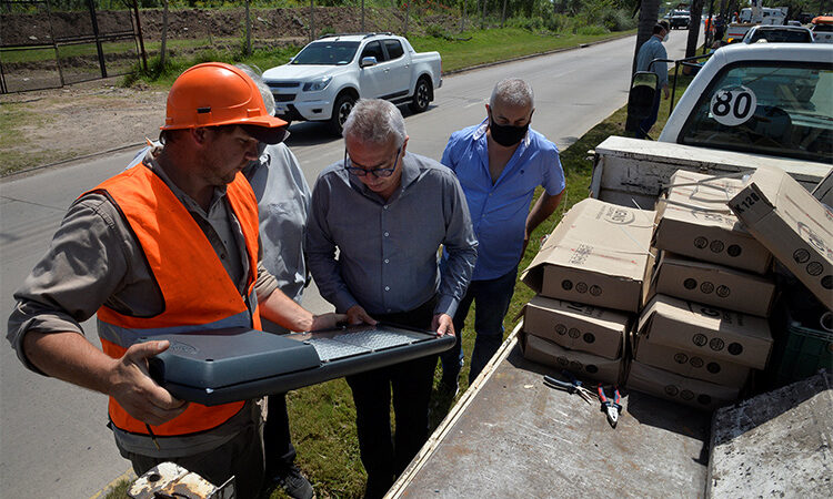 El Municipio de Tigre continúa con la colocación de nuevas luminarias led en Benavídez y El Talar