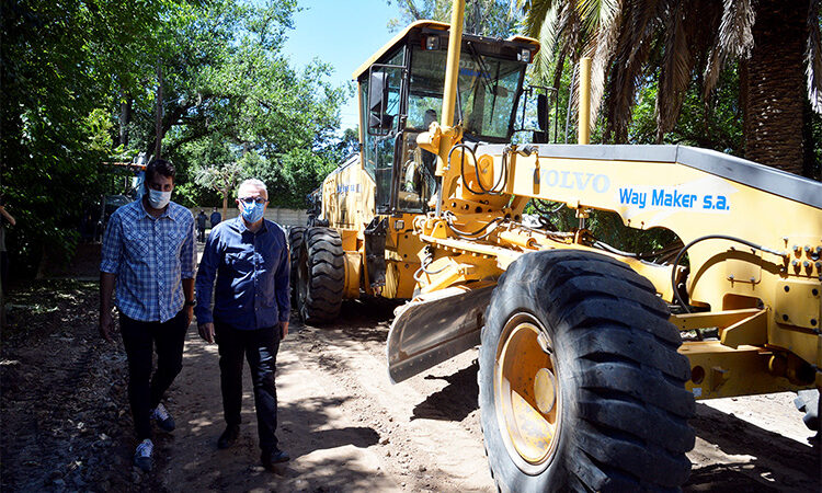 El intendente Julio Zamora supervisó la primera etapa del plan de asfaltos en el barrio La Bota de Benavídez